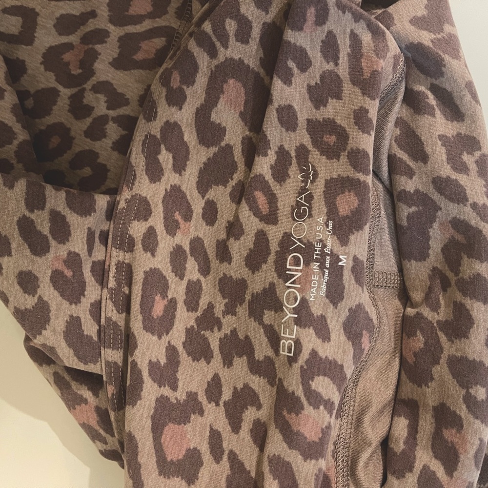 Leopard High Waist Pant- Chai Cocoa Brown Leopard. M - Picture 2 of 6